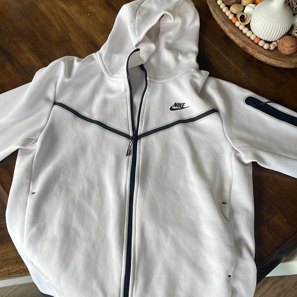 Size L, Nike Tech Fleece in off-white